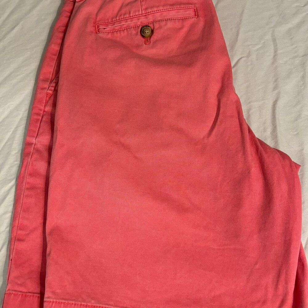 Vineyard Vines Men's Shorts - Picture 2 of 8